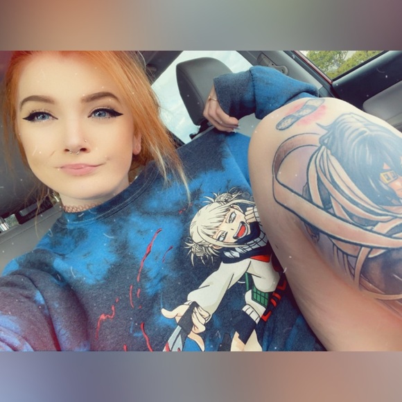 MEET YOUR POSHER!🖤 - Picture 2 of 6